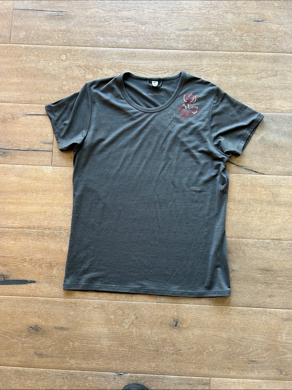 Smartwool Women's Short Sleeve Crew Tee in Charcoal with Red Floral Accent